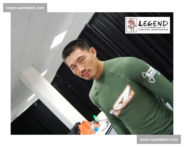 牛小强对决李景亮巅峰碰撞中国综合格斗荣耀之战燃爆赛场生死较量